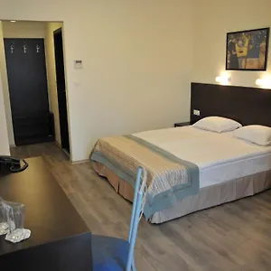Otel Free, Burgaz